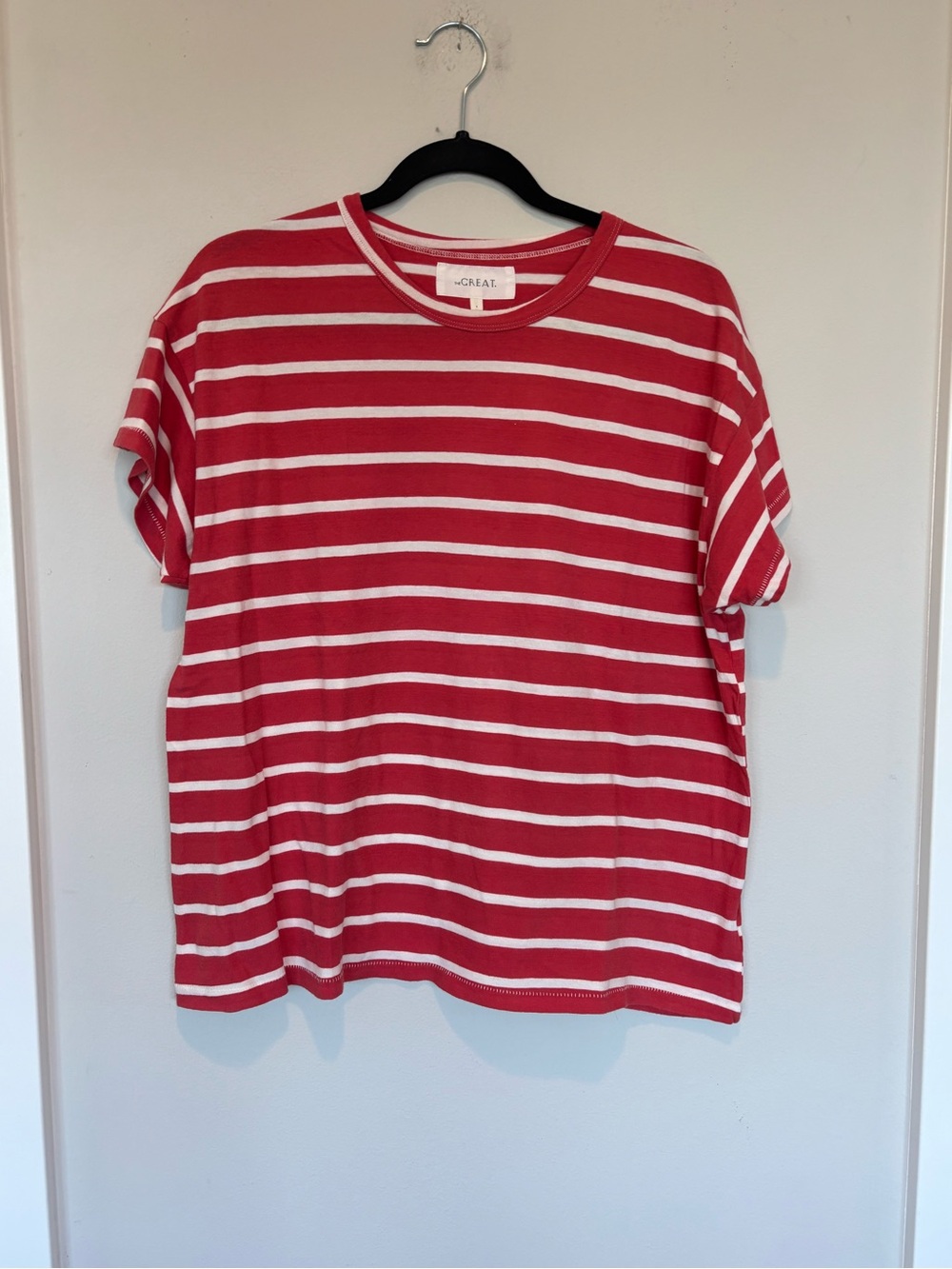 THE GREAT. Red and White Striped Short-Sleeve Boxy Cut Crew Tee